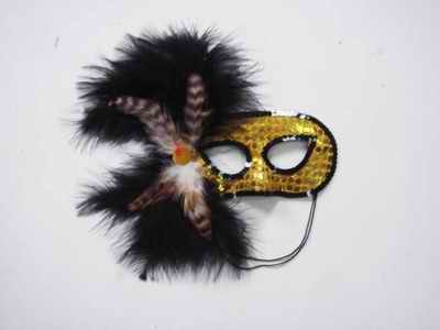 Feather Mask Barred Side Spray
