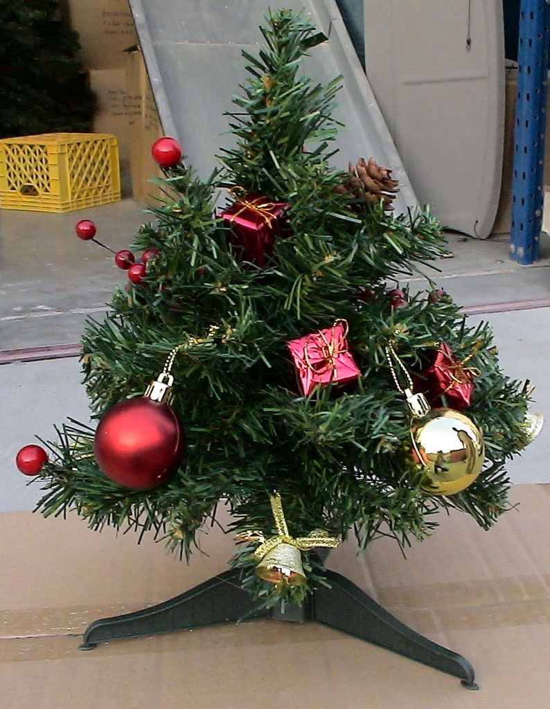 Table Tree with Bows and Berries, 30cm